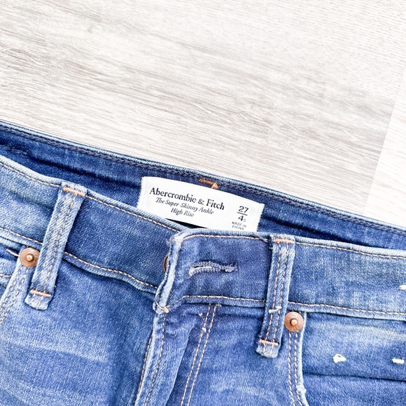 Abercrombie & Fitch distressed ankle jean - Picture 3 of 3